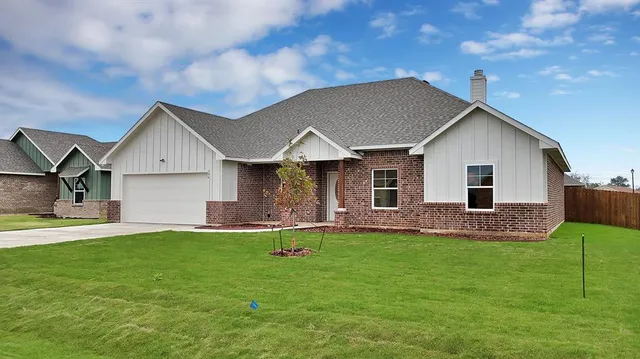 $349,900 | 106 Panther Loop, Mabank, TX 75147