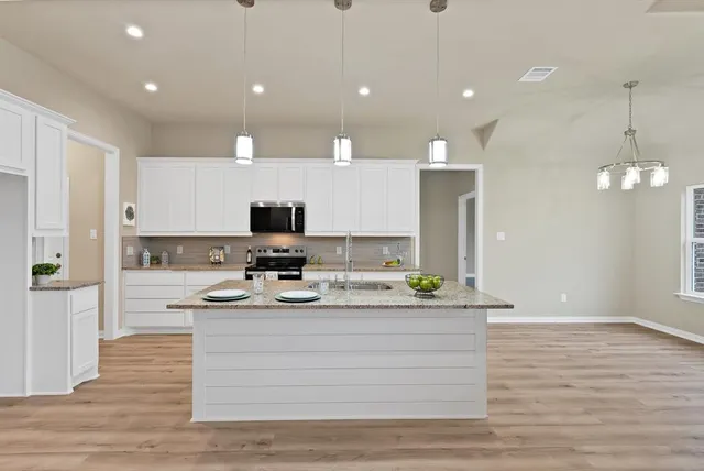 $354,500 | 106 Panther Loop, Mabank, TX 75147