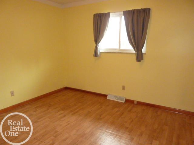 47635 Sugarbush Road New Baltimore, MI 48047 - Photo 8 of 22 50162054-bb6b5ed3-13f7-478f-b700-03fbde3f4a53.JPG