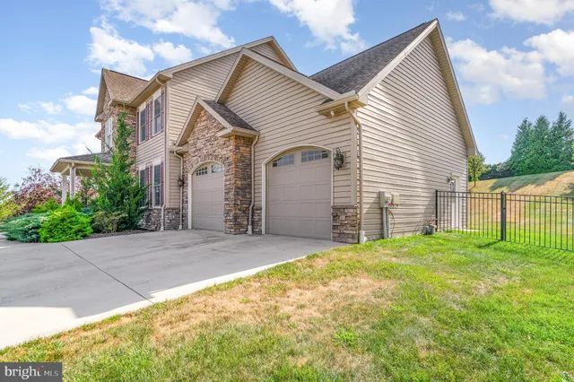 a view of a house with a yard and garage