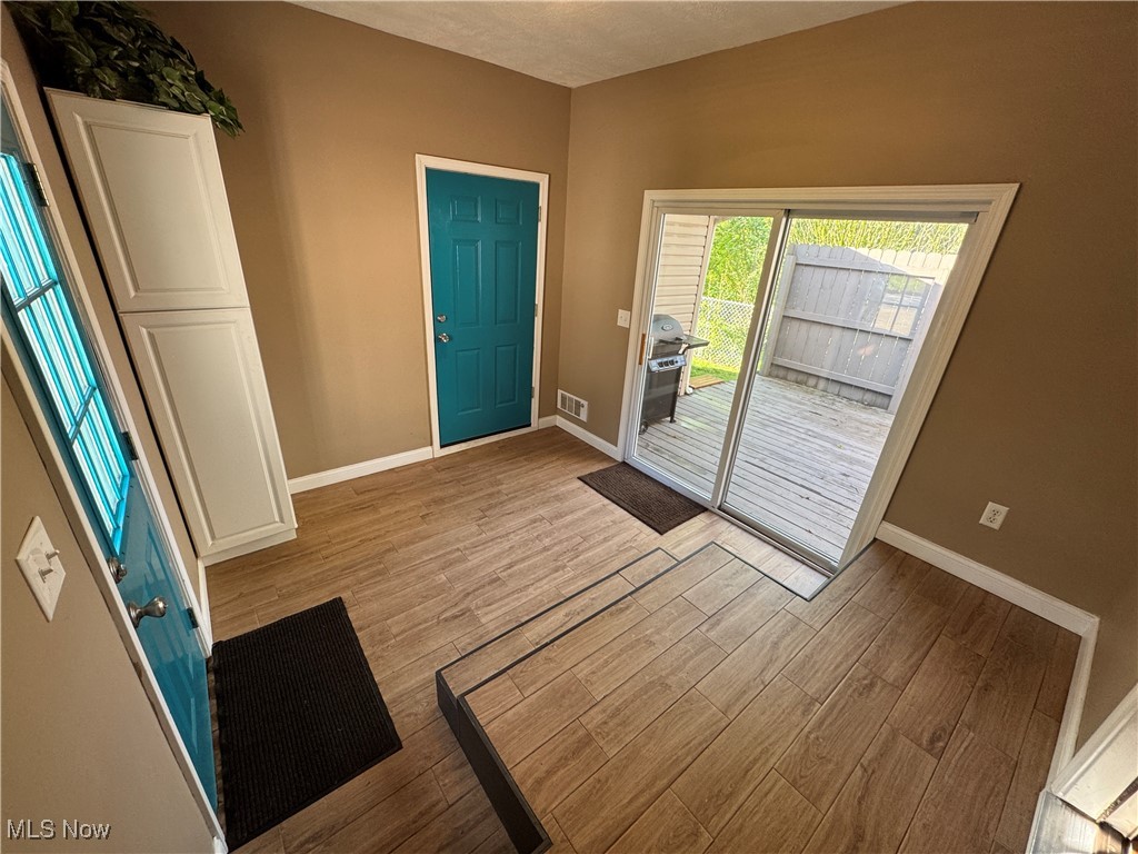 941 Middlebury Road Kent, OH 44240 - Photo 22 of 23 Entryway.