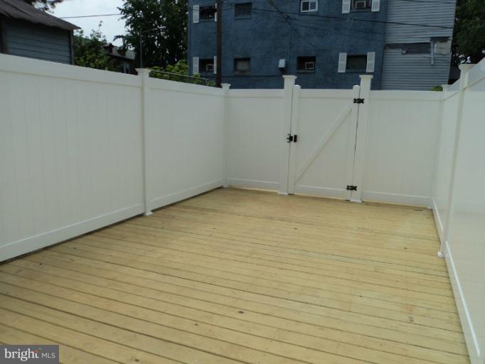 1639 L Street Northeast Washington, DC 20002 - Photo 12 of 16 Exterior (Rear)