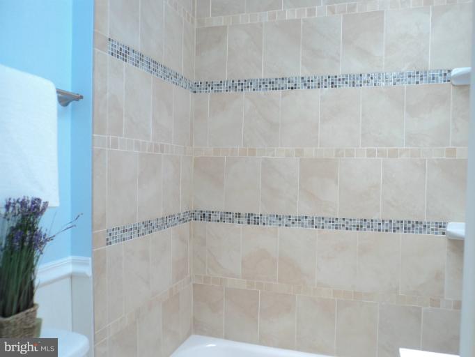 1639 L Street Northeast Washington, DC 20002 - Photo 13 of 16 Bath