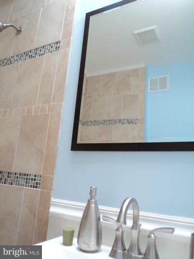 1639 L Street Northeast Washington, DC 20002 - Photo 3 of 16 Bath