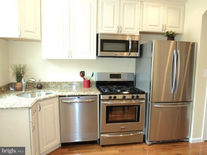 1639 L Street Northeast Washington, DC 20002 - Photo 4 of 16 Kitchen