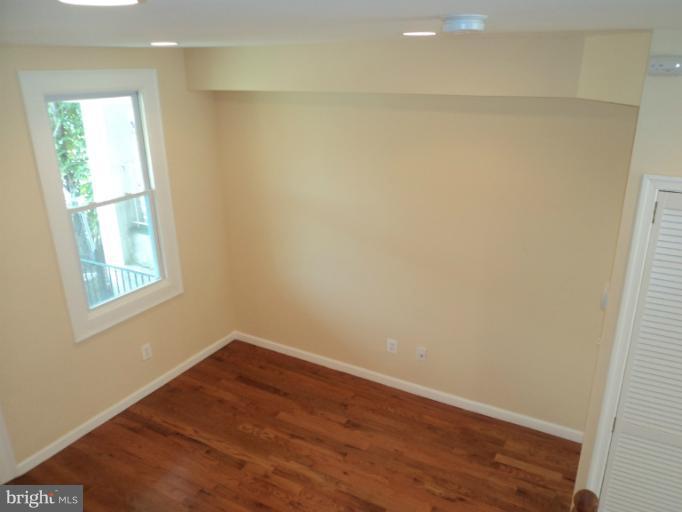 1639 L Street Northeast Washington, DC 20002 - Photo 9 of 16 Living Room