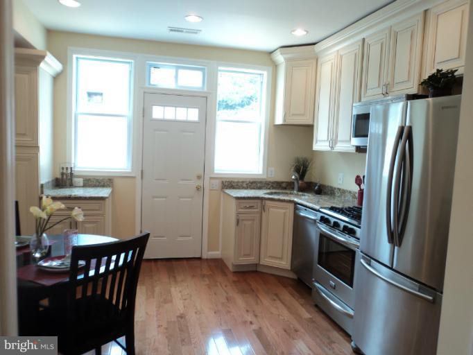 1639 L Street Northeast Washington, DC 20002 - Photo 10 of 16 Eat In Kitchen