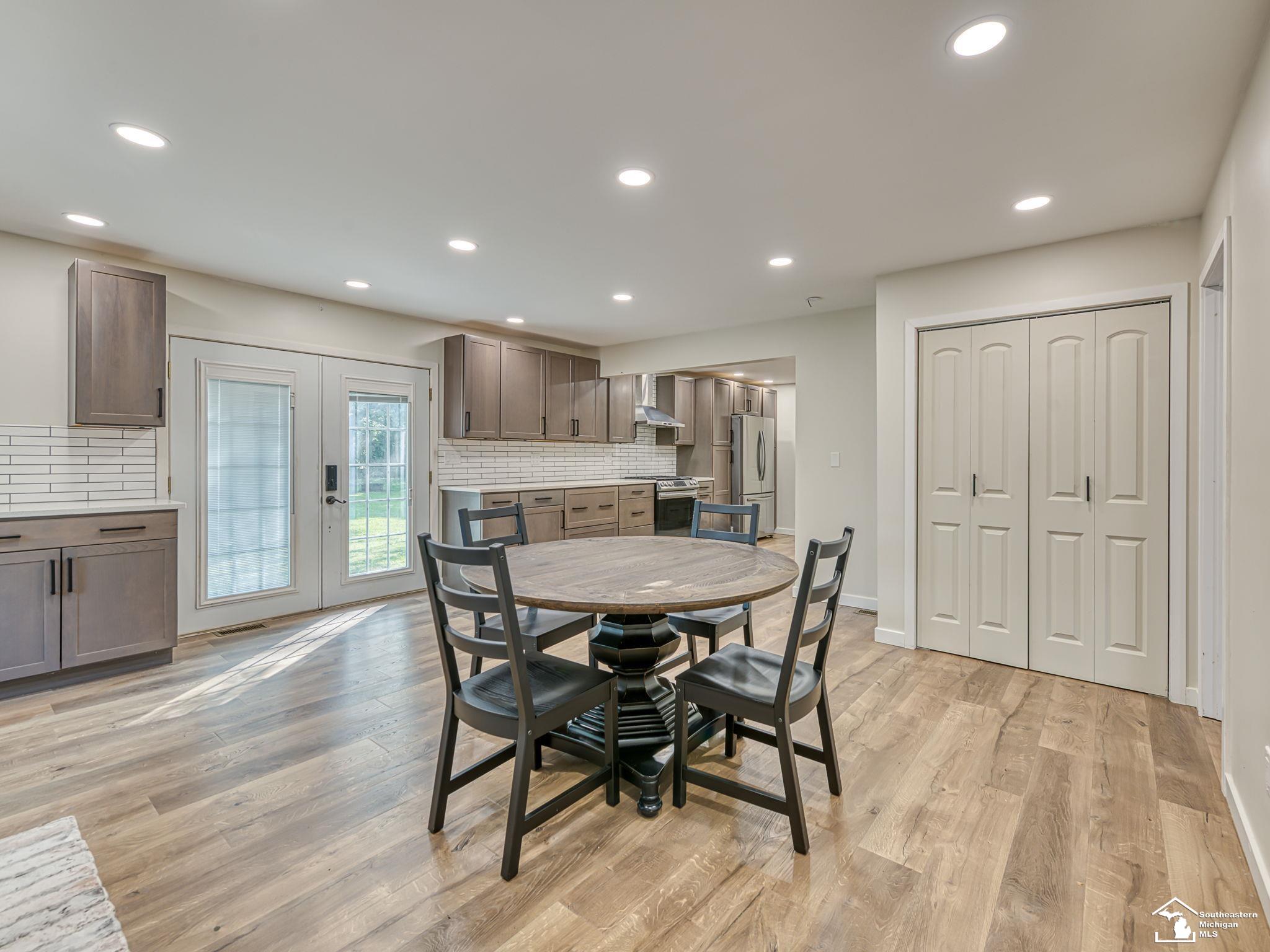 2621 Blue Bush Road Monroe, MI 48162 - Photo 10 of 37 50219327-d0ce286d-cb48-45c9-a912-0928816255e0.JPG