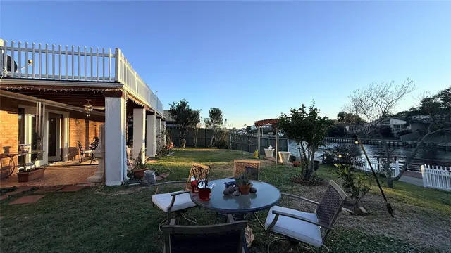 a view of outdoor space yard deck and patio