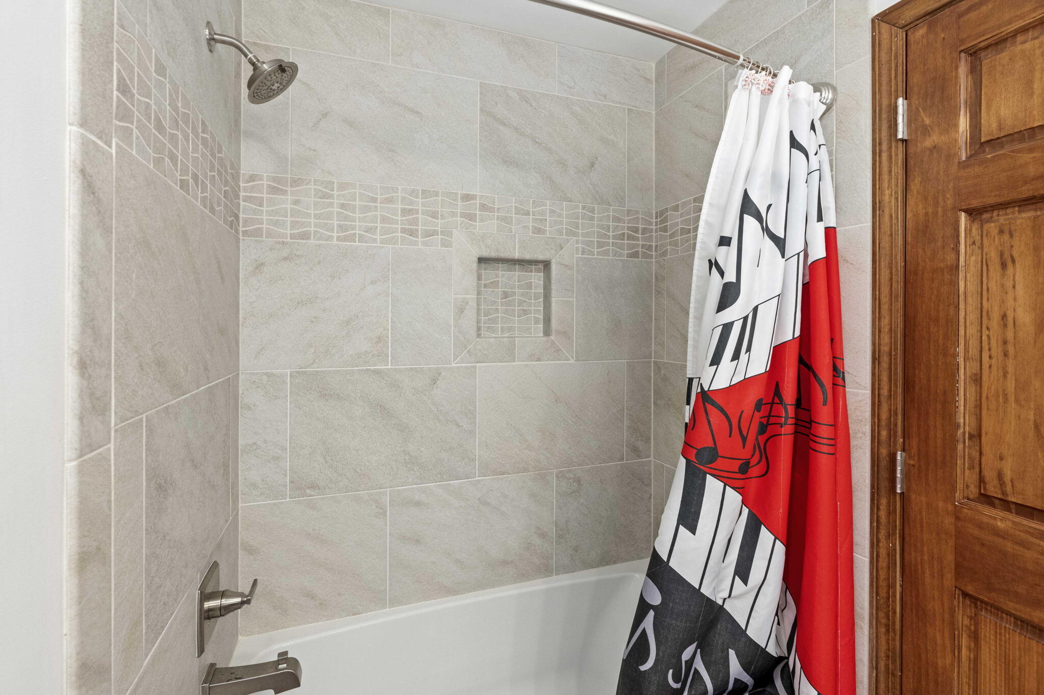 654 Harvest Court Crown Point, IN 46307 - Photo 20 of 43 a bathroom with a bathtub and a shower