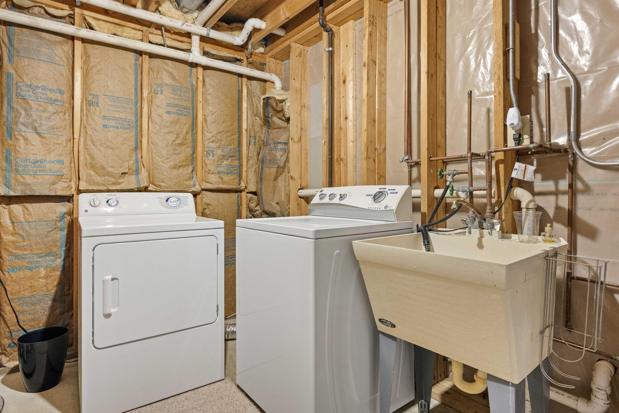 654 Harvest Court Crown Point, IN 46307 - Photo 30 of 43 a utility room with dryer and washer