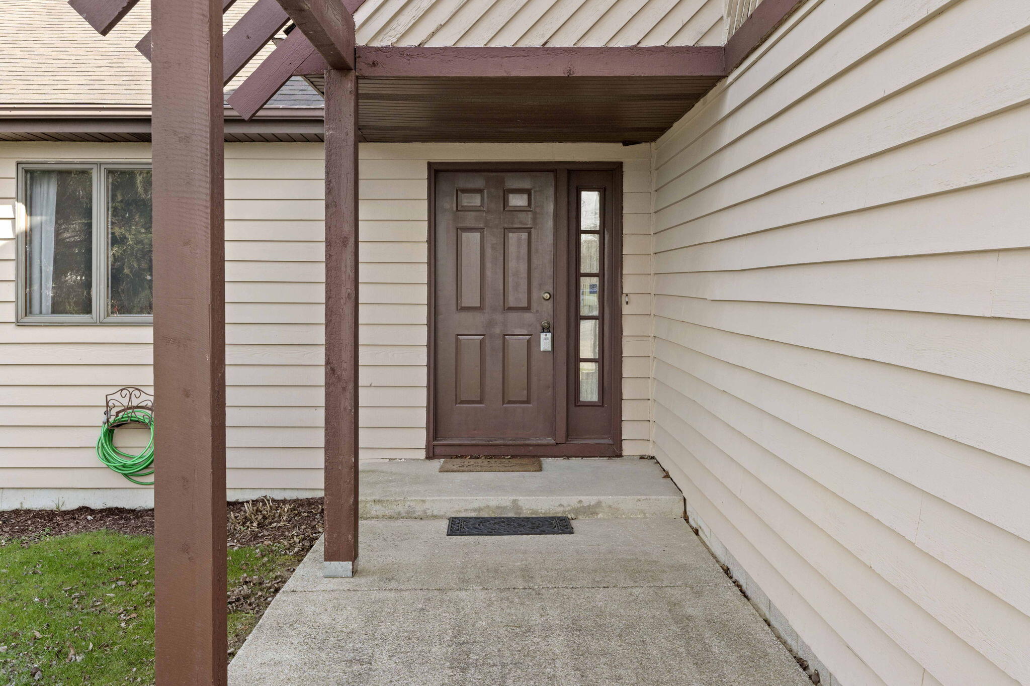 654 Harvest Court Crown Point, IN 46307 - Photo 4 of 43 a front view of a house with a garden