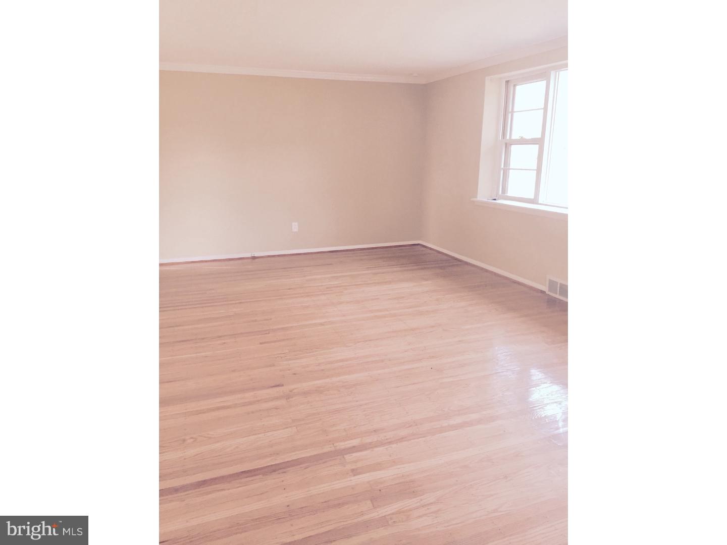 12 Mallard Road Southampton, PA 18966 - Photo 2 of 17 Family Room