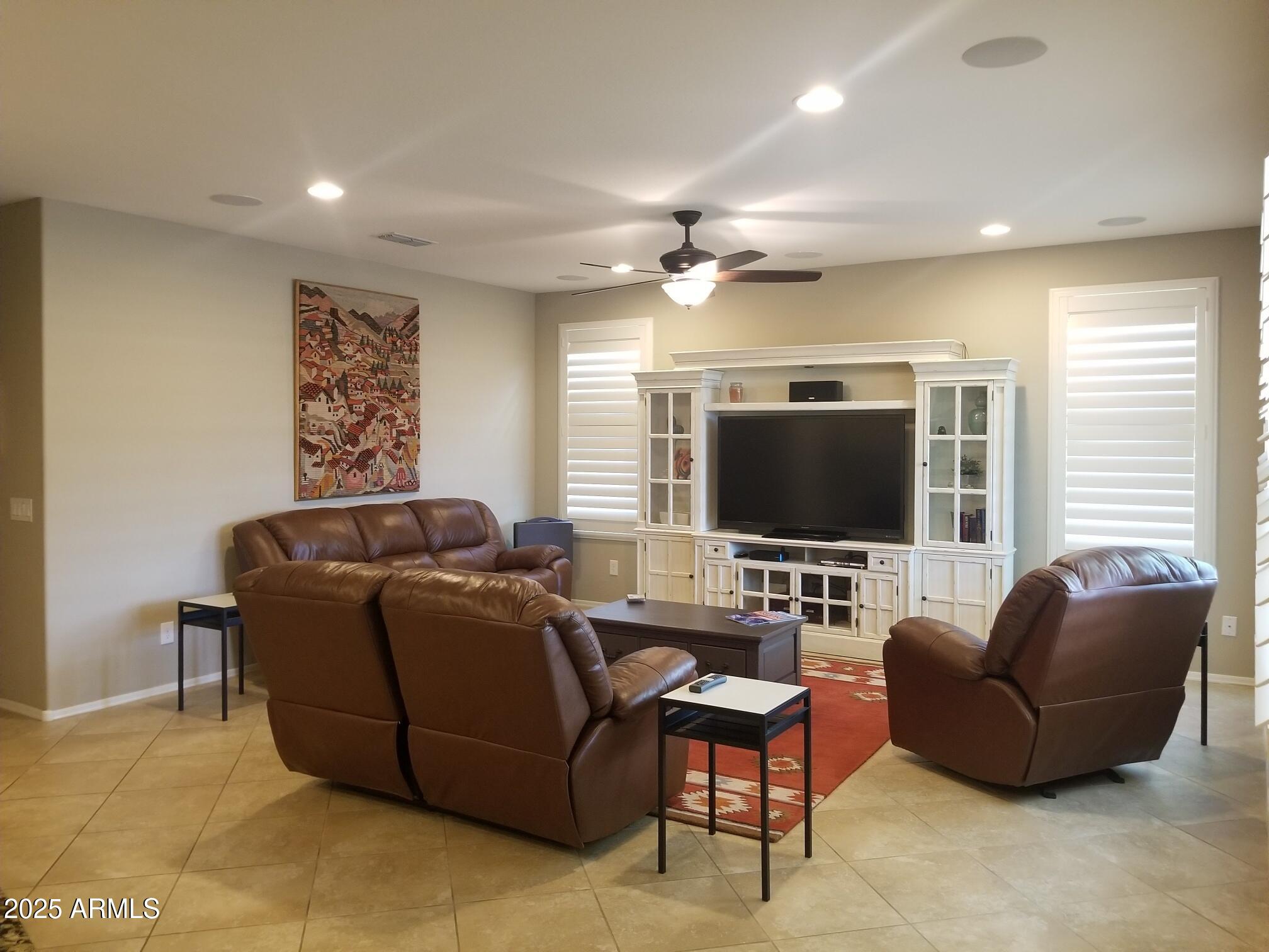 26881 West Utopia Road Buckeye, AZ 85396 - Photo 4 of 31 Utopia living room