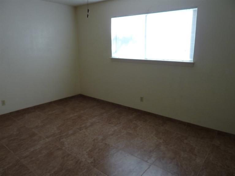 1310 Merced Street Madera, CA 93638 - Photo 8 of 19 Gallery Image 8