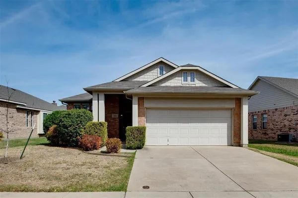 $1,950 | 10860 Hawks Landing Road, Fort Worth, TX 76052