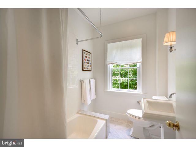 $1,740,000 | 411 Pine Street, Philadelphia, PA 19106