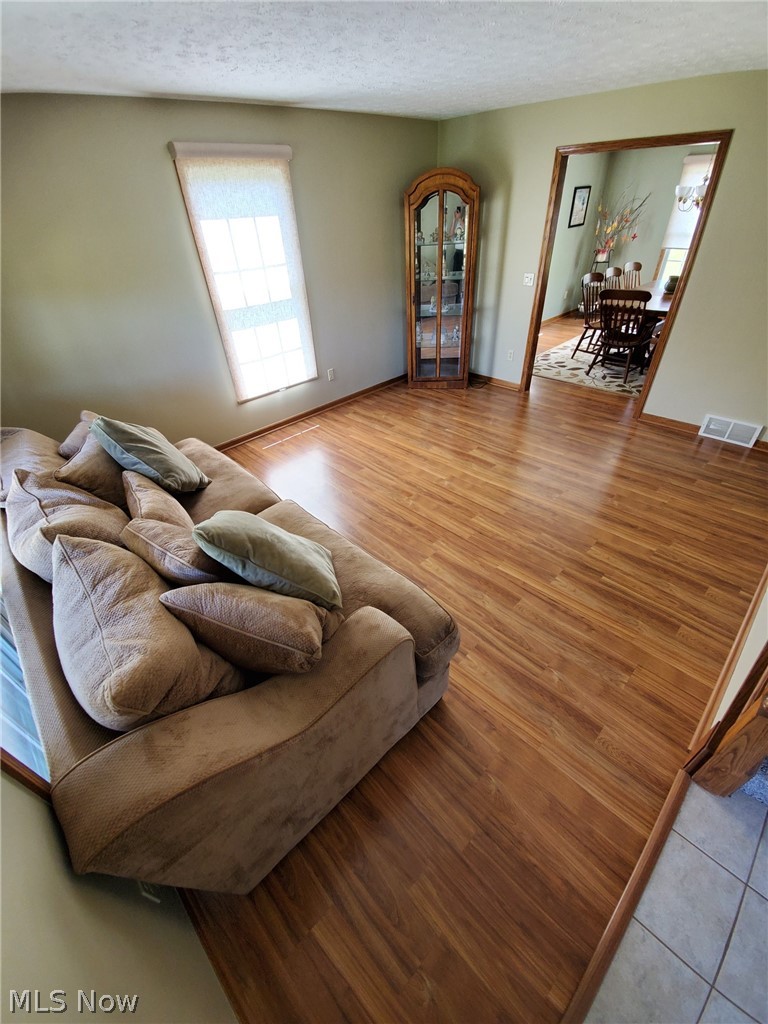 41199 Parsons Road Lagrange, OH 44050 - Photo 5 of 29