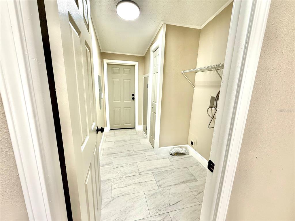 17726 Dorman Road Lithia, FL 33547 - Photo 9 of 16 a bathroom with a sink and a mirror