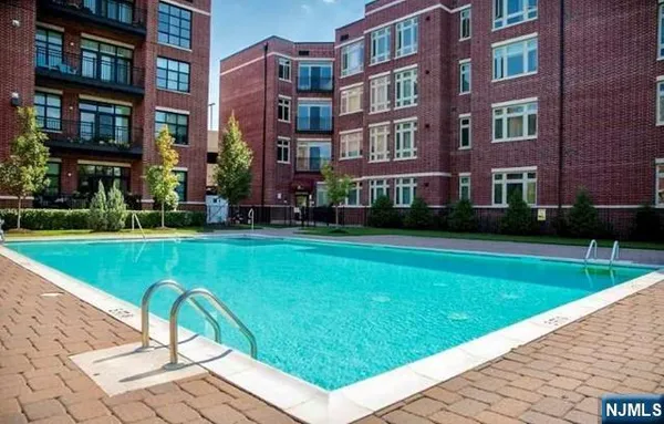 $3,600 | 3325 Riverview Avenue, Unit 325, Englewood, NJ 07631