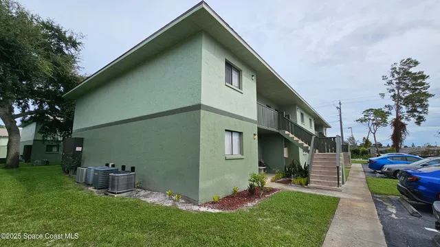 a view of an house with backyard space and garden