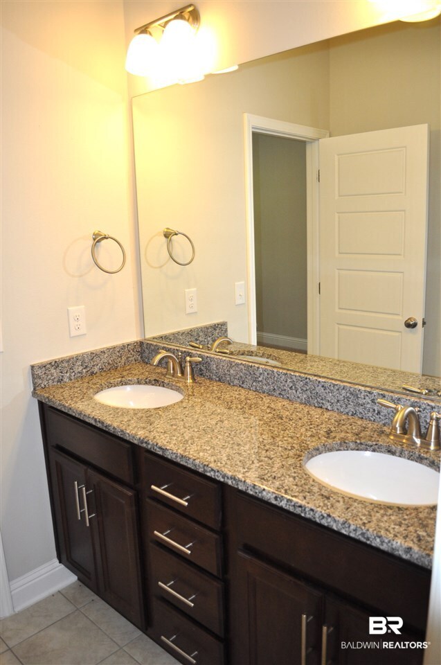 31543 Spoonbill Road Daphne, AL 36527 - Photo 17 of 19 Bathroom 2