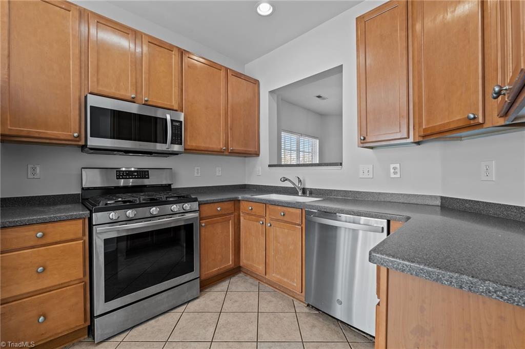 1425 New Garden Road, Unit A Greensboro, NC 27410 - Photo 4 of 28