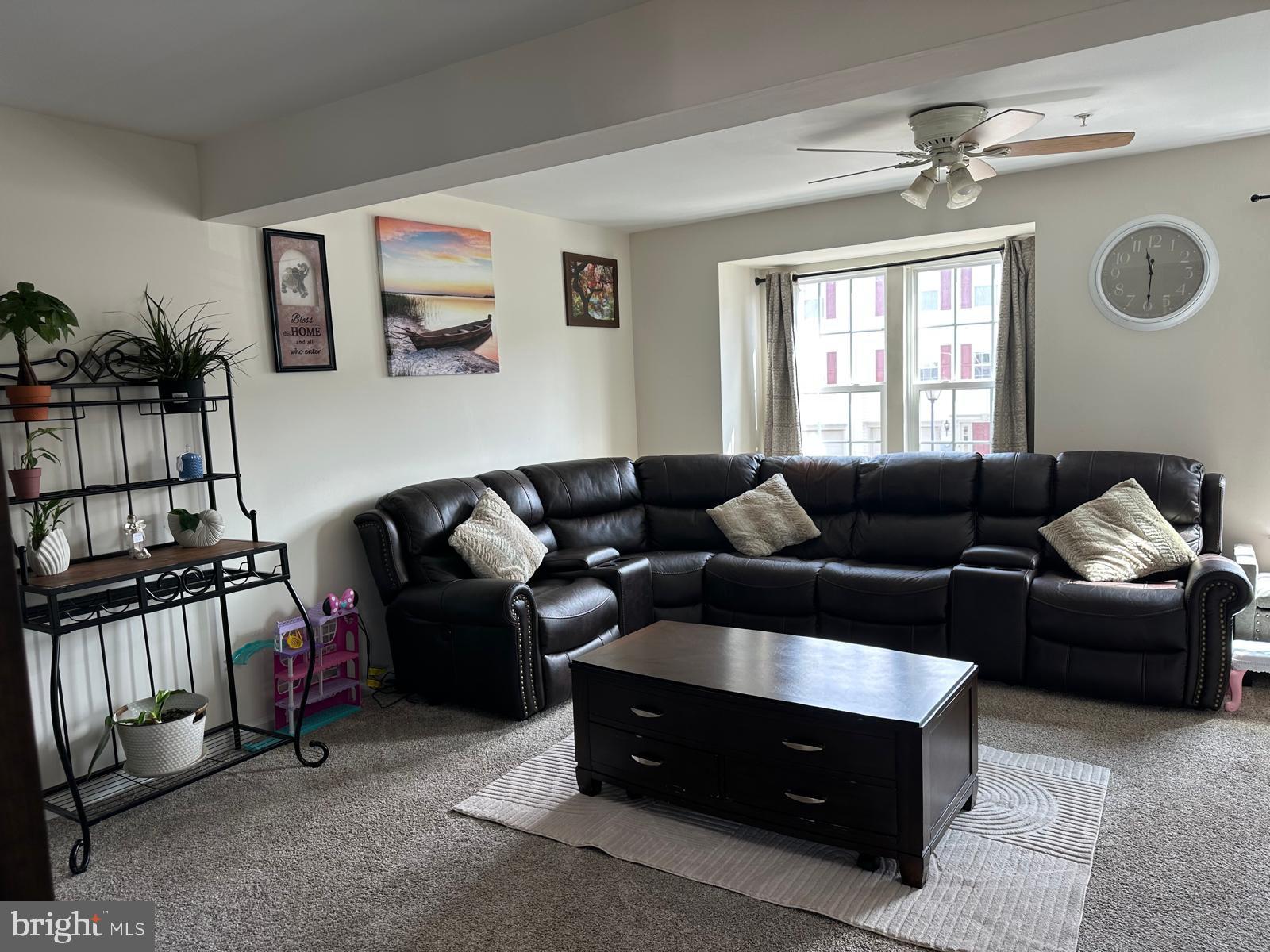 3207 Orchard View Road Reading, PA 19606 - Photo 10 of 20 Livingroom