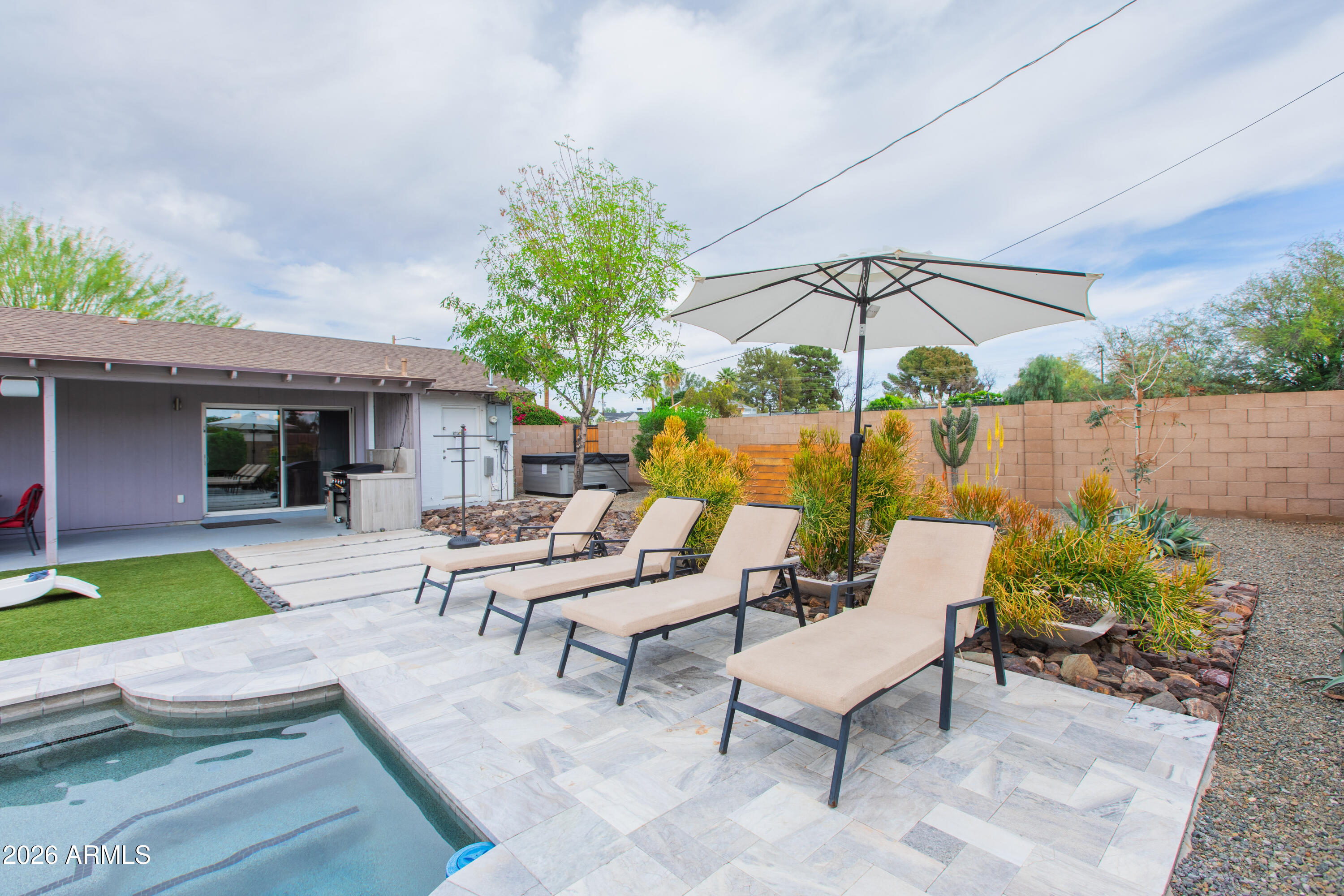 5541 East Cheery Lynn Road Phoenix, AZ 85018 - Photo 64 of 69 a view of a patio with a table and chairs under an umbrella