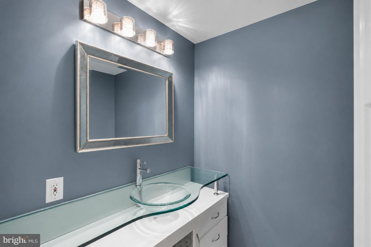822 Loxford Terrace Silver Spring, MD 20901 - Photo 48 of 61 Main level 1/2 bath