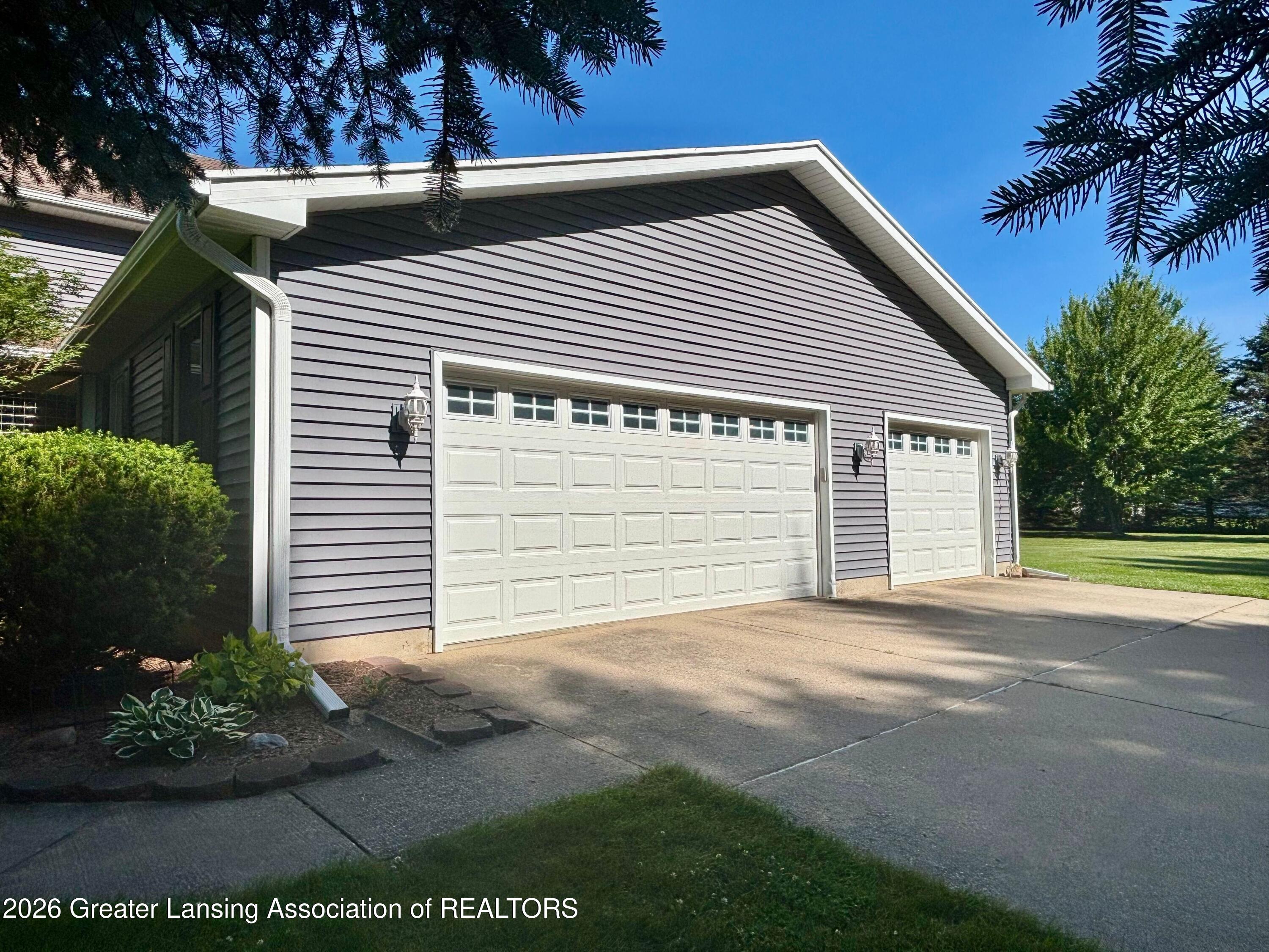 4115 West Howe Road Dewitt, MI 48820 - Photo 28 of 32 .