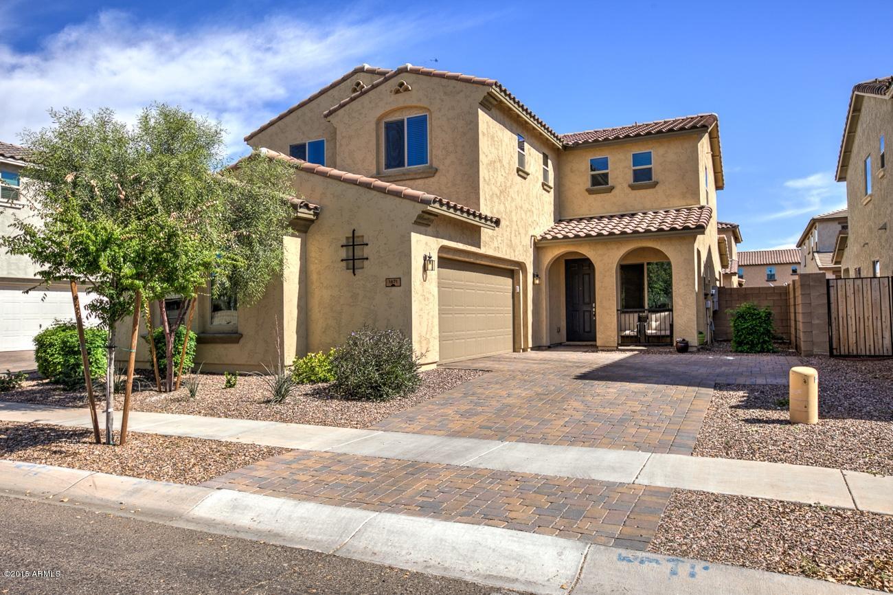 1671 South Rochester Drive Gilbert, AZ 85295 - Photo 2 of 40 IMG_8057_8_9