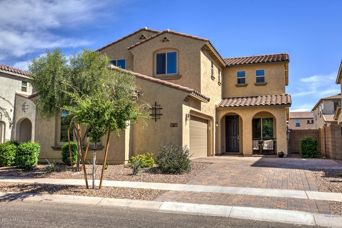 1671 South Rochester Drive Gilbert, AZ 85295 - Photo 4 of 40 IMG_8060_1_2