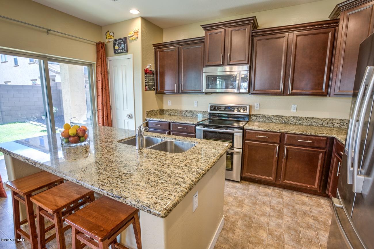 1671 South Rochester Drive Gilbert, AZ 85295 - Photo 5 of 40 IMG_7970_1_2