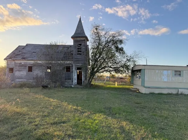 a house view with a backyard space