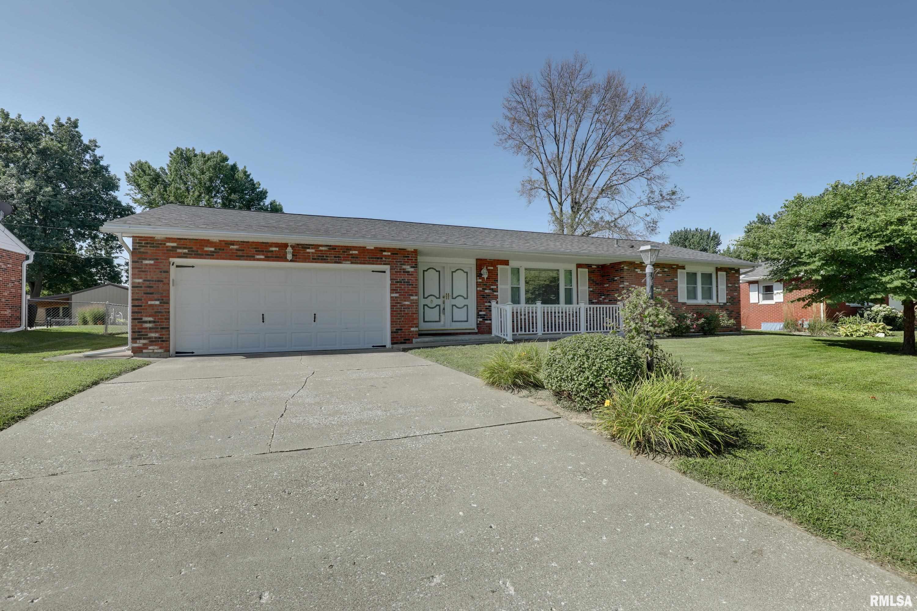 3936 Pine Tree Road Quincy, IL 62305 - Photo 2 of 27 Gallery Image 2