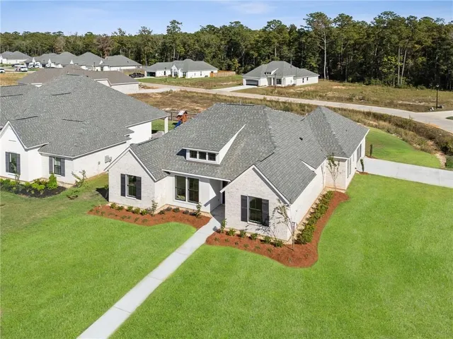 $475,000 | 2008 White Dove Drive, Madisonville, LA 70447