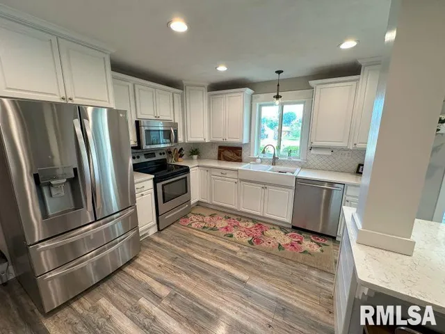 $529,900 | 1144 Brookview Drive, De Witt, IA 52742