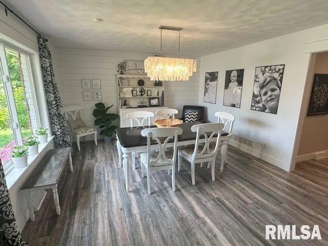 $529,900 | 1144 Brookview Drive, De Witt, IA 52742