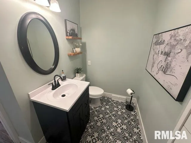 $529,900 | 1144 Brookview Drive, De Witt, IA 52742