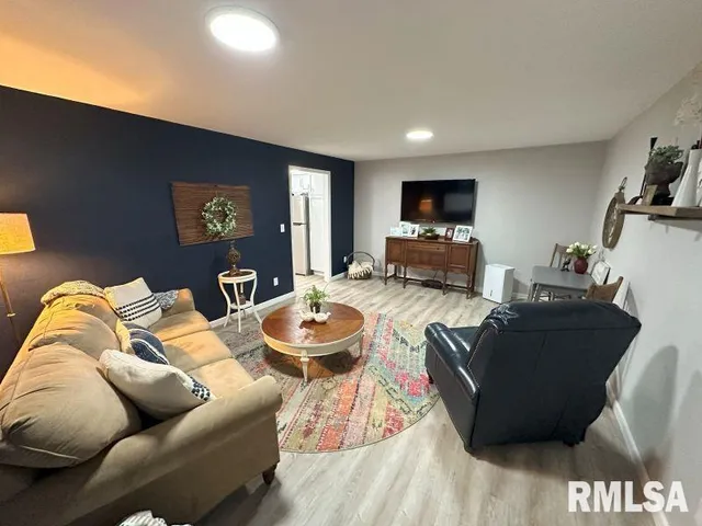 $529,900 | 1144 Brookview Drive, De Witt, IA 52742