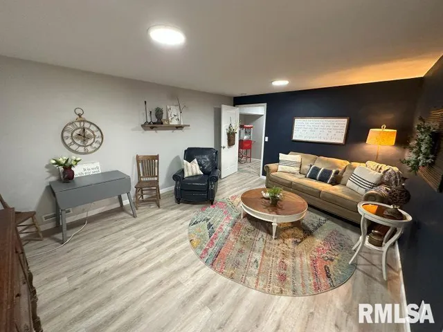 $529,900 | 1144 Brookview Drive, De Witt, IA 52742