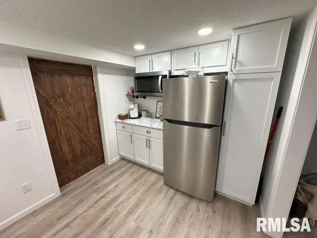 $529,900 | 1144 Brookview Drive, De Witt, IA 52742