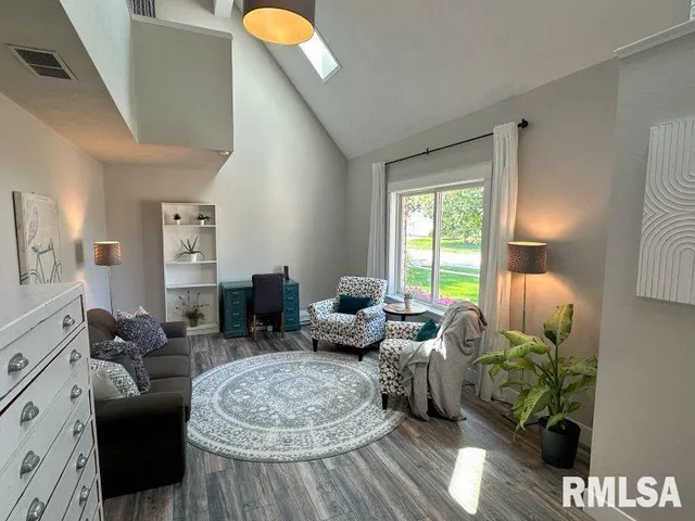 $529,900 | 1144 Brookview Drive, De Witt, IA 52742