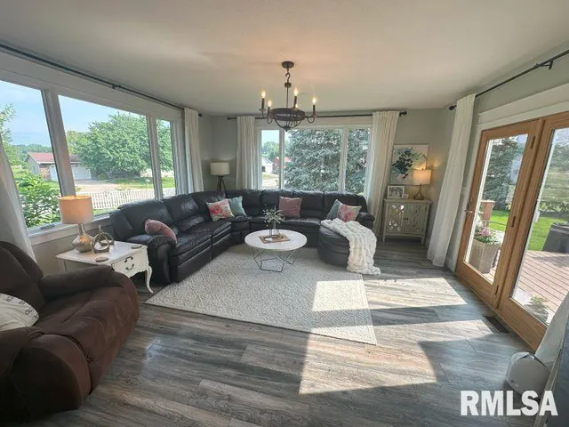 $529,900 | 1144 Brookview Drive, De Witt, IA 52742