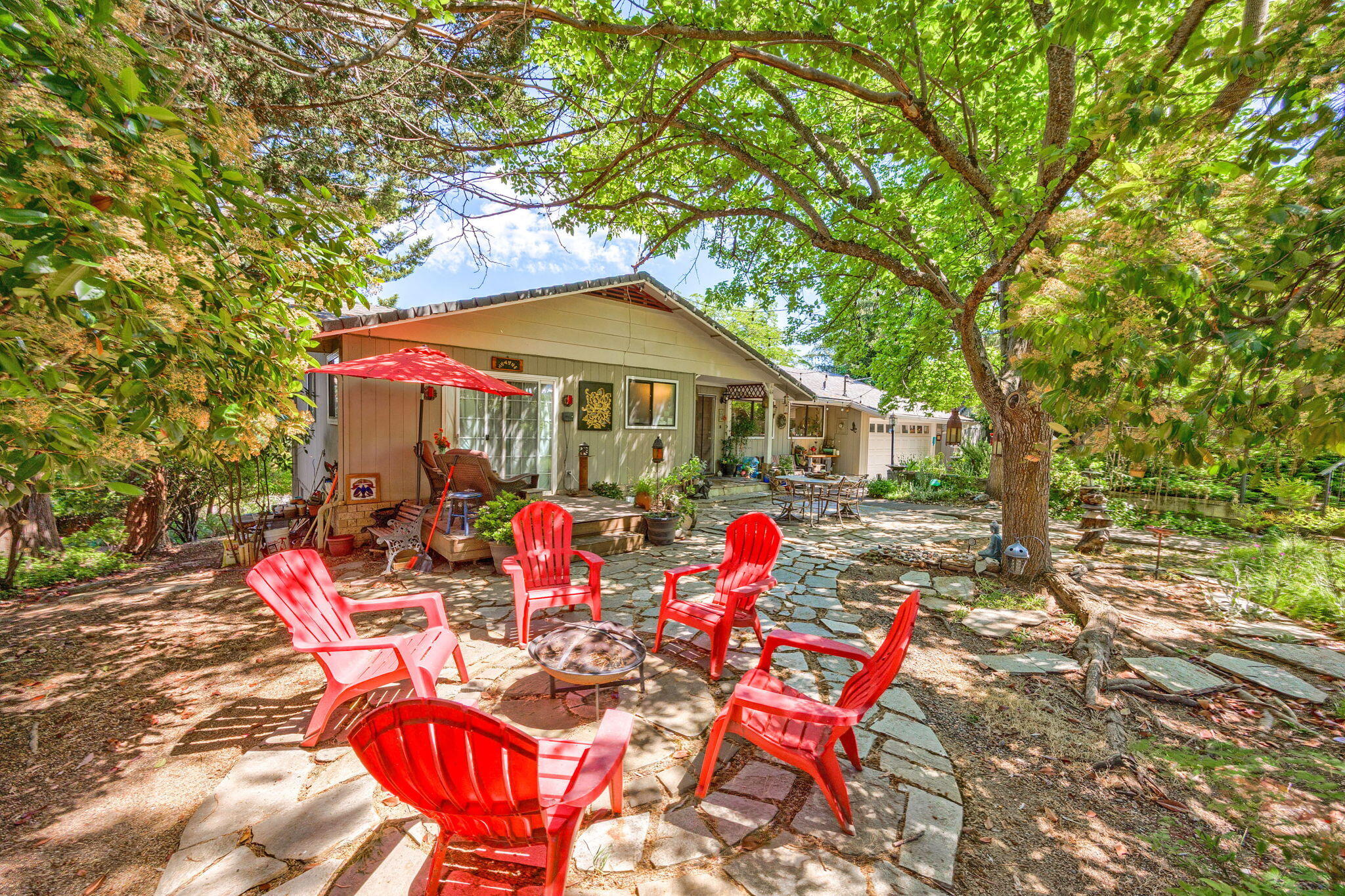 530 Maple Way Ashland, OR 97520 - Photo 2 of 47 m2