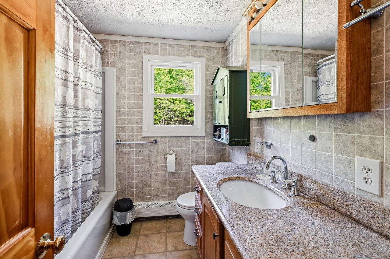 251 Valley Road North Berwick, ME 03906 - Photo 8 of 20 020-251ValleyRoad-NorthBerwick-ME-03906-