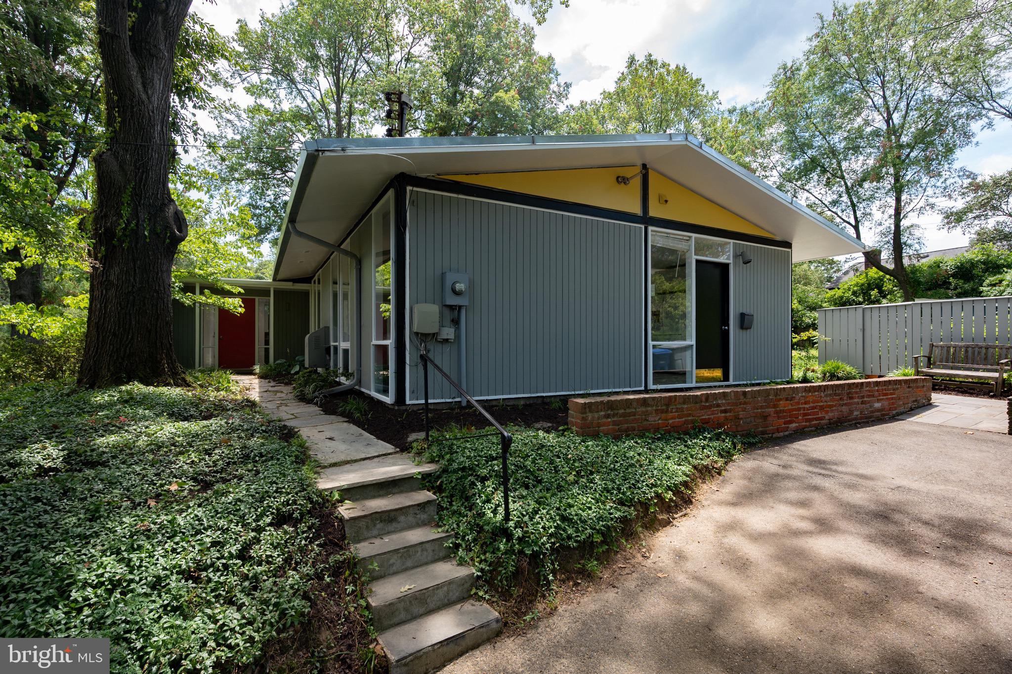 2309 Glasgow Road Alexandria, VA 22307 - Photo 4 of 64 Beautifully Hardscaped Yard