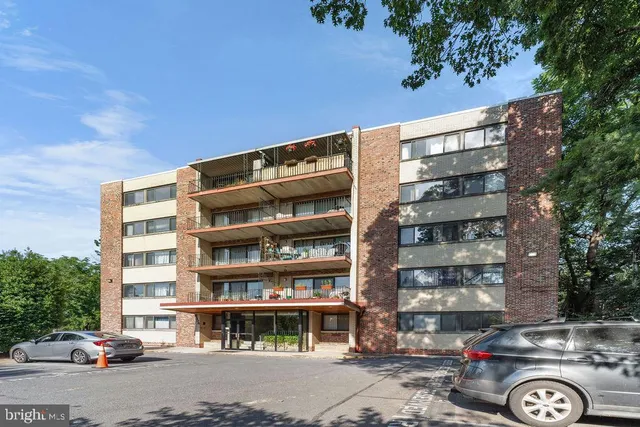 $195,000 | 8308 Flower Avenue, Unit 403, Takoma Park, MD 20912