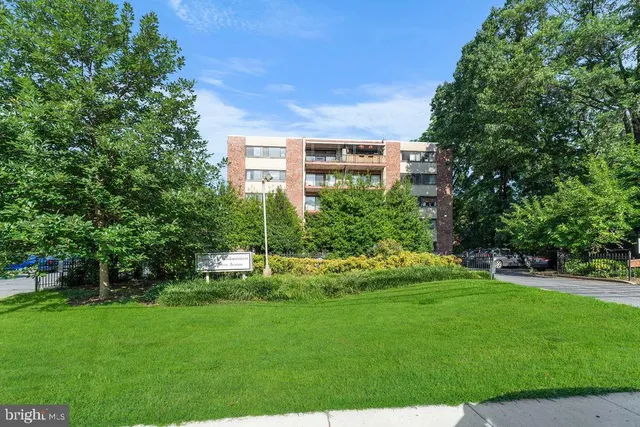 $195,000 | 8308 Flower Avenue, Unit 403, Takoma Park, MD 20912
